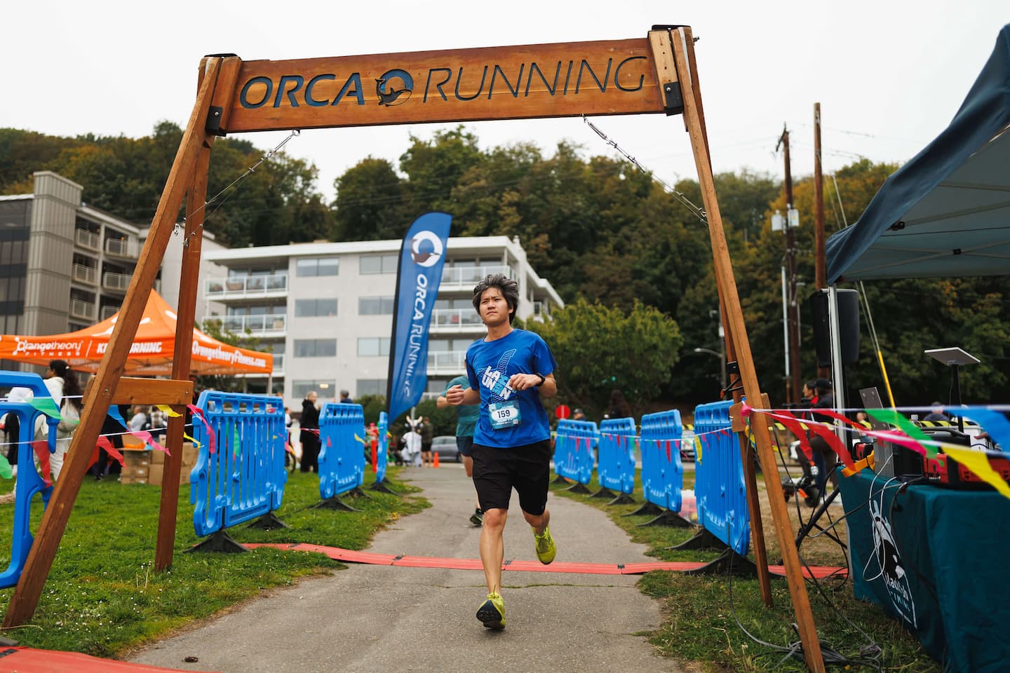 at the finish, please pay no attention to that heel strike!